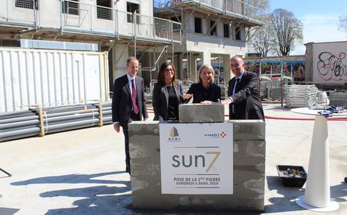 PosepremierepierreSun7