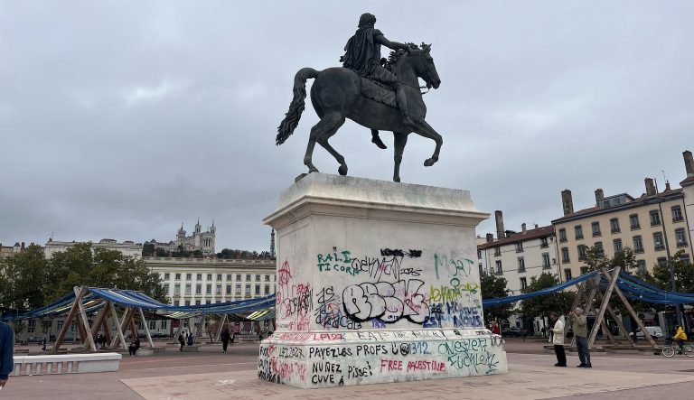 bellecourstatueLouisXIVtaguee
