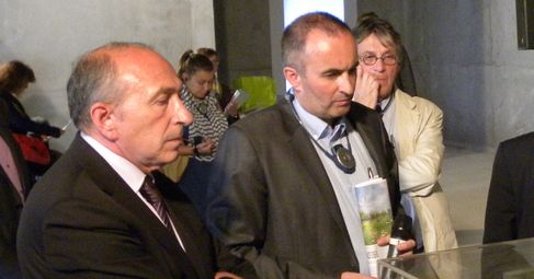 Michel le Faou, ici avec Gérard Collomb, lors d'une visite de presse dans le huitième arrondissement de Lyon. (SDH/LPI) 