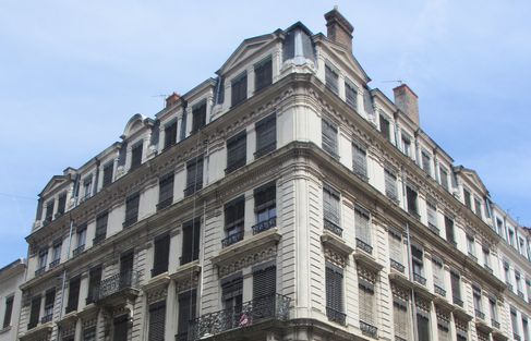 immeuble6sensruevaubecour